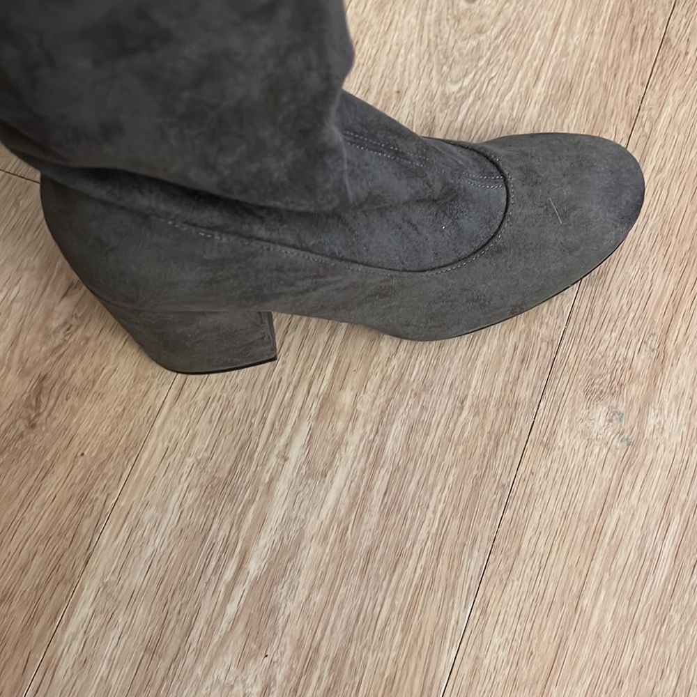 Boots - Picture 3 of 3